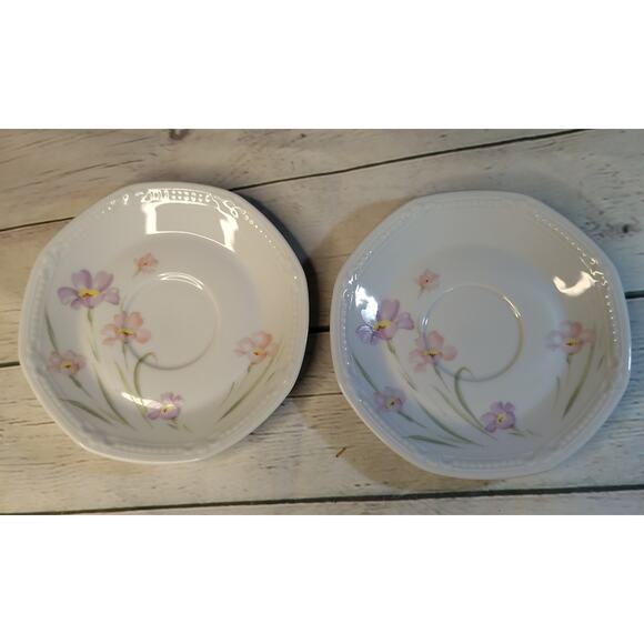 Mitterteich‎ 2 Vintage 5 3/4" Saucers Octagon Shape Purple Pink Flowers - Picture 2 of 5